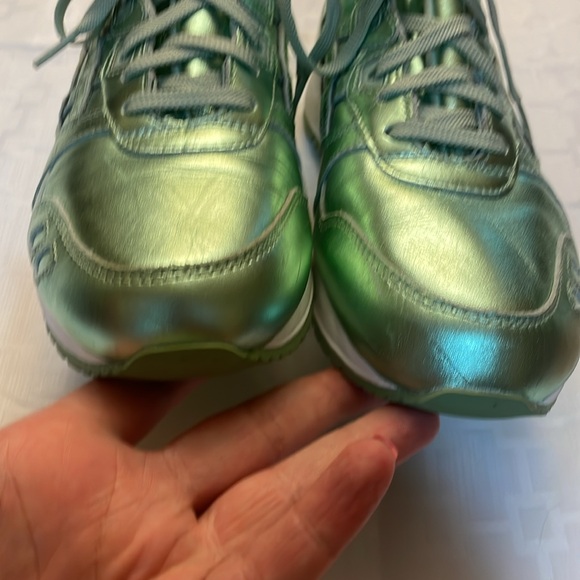 RARE GREEN ASICS GEL LYTE III SHOES - WOMEN'S SIZE 9 - Picture 4 of 11